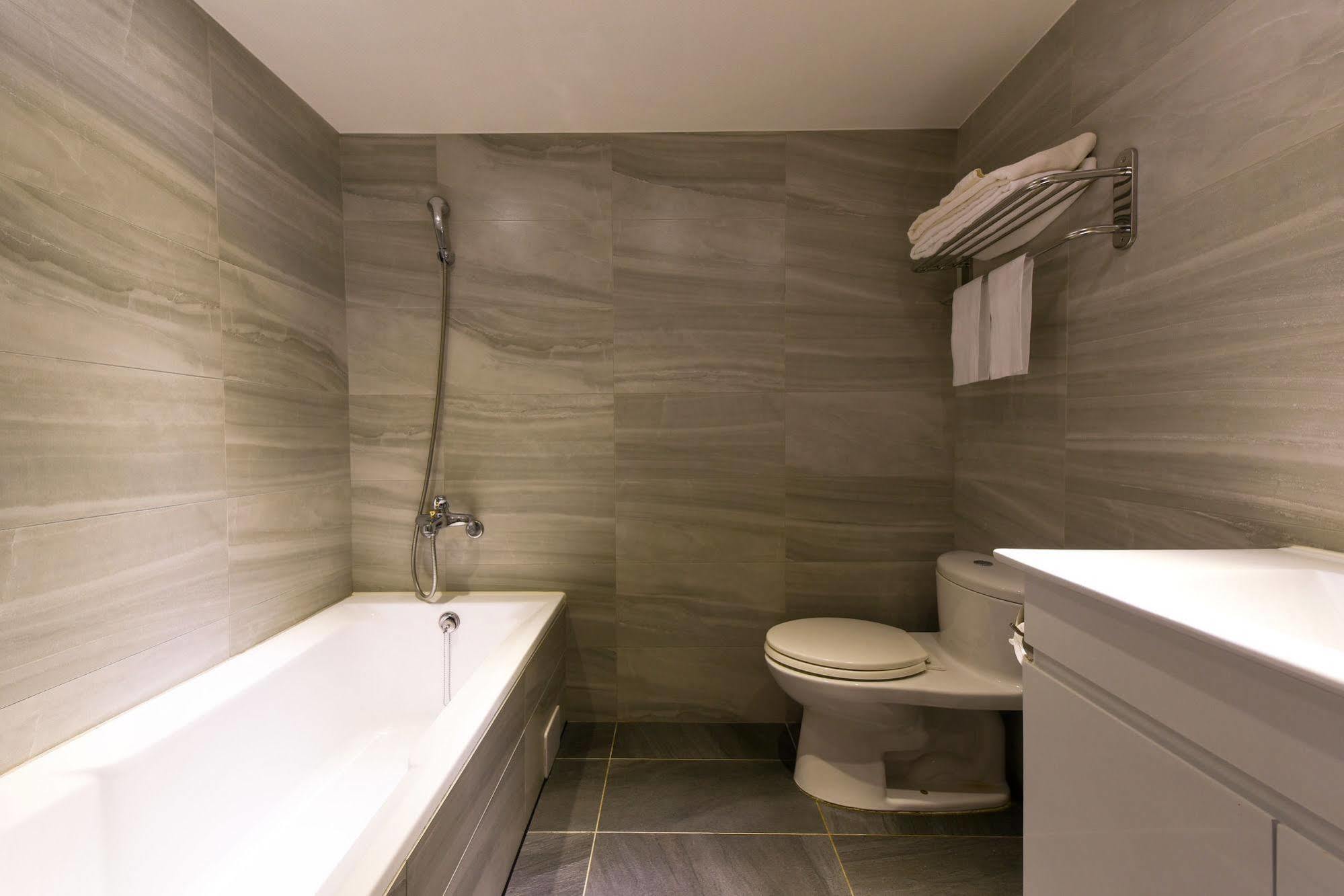 גאושיונג Blue Coast Hotel מראה חיצוני תמונה